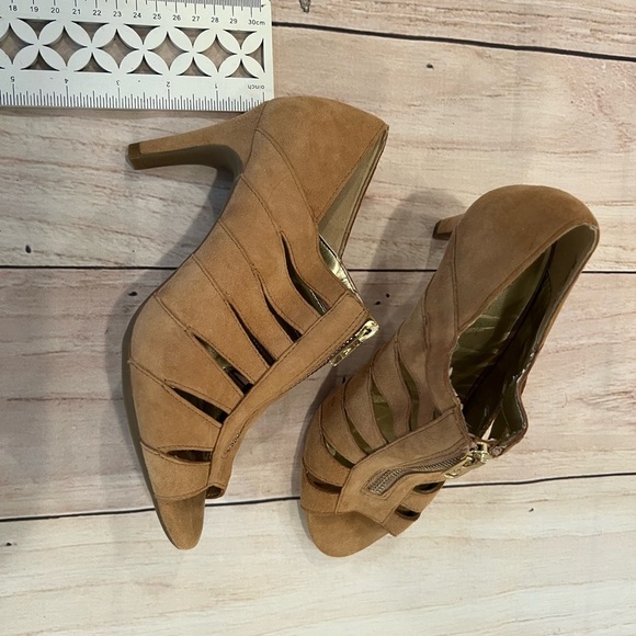 Aerosoles Women's Lambada Dress Pump, Light Tan Suede/size 6 - Picture 7 of 12